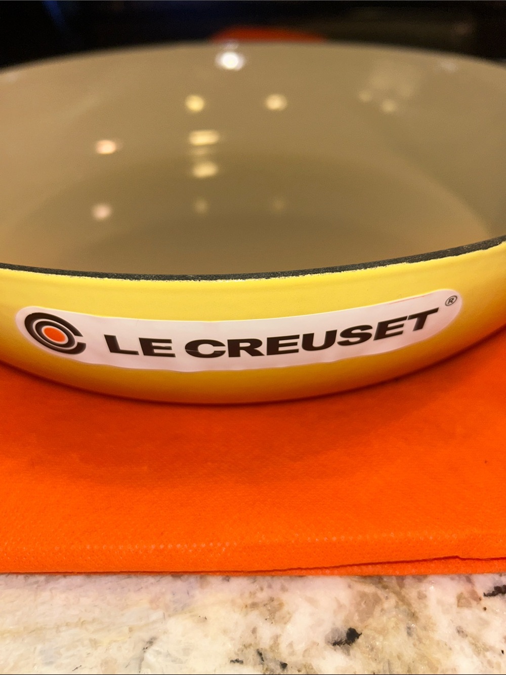 Le Creuset Soleil Cast Iron Skillet With Glass Lid NWT - Picture 9 of 13